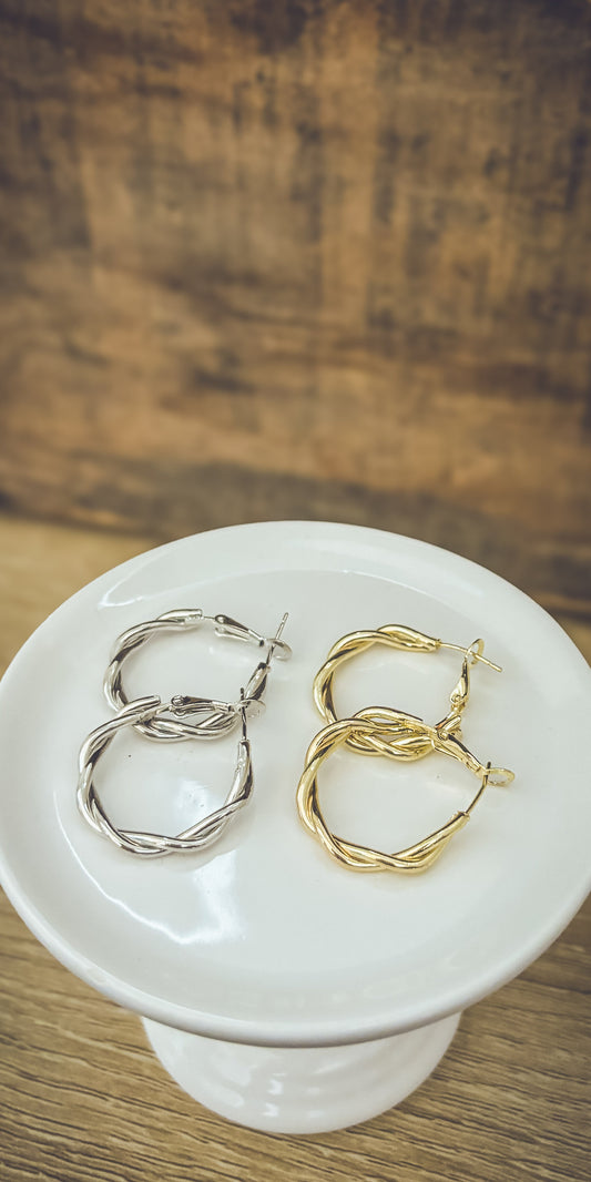The Everyday Hoop Twist - Gold or Silver