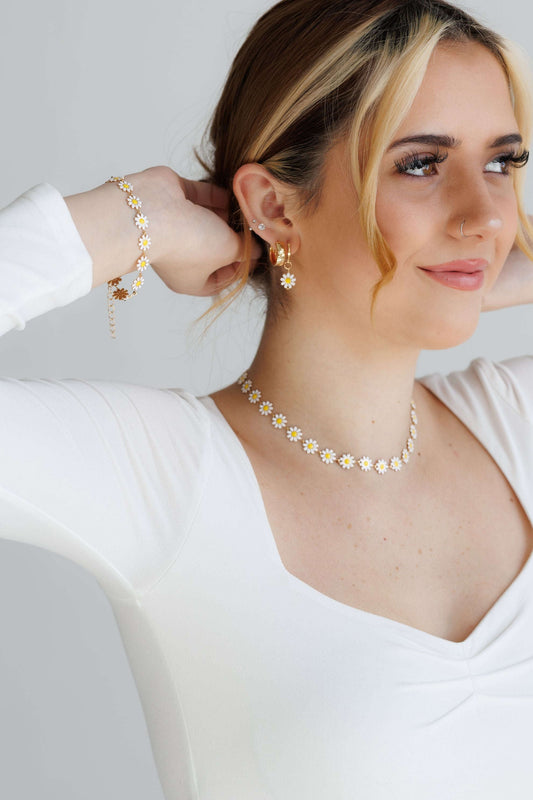 Beautiful Daisy Bracelet, Earrings and Necklace Set Otarealm