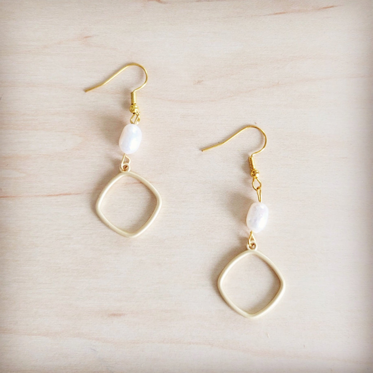 Matte Gold and Freshwater Pearl Earrings Square 200bs