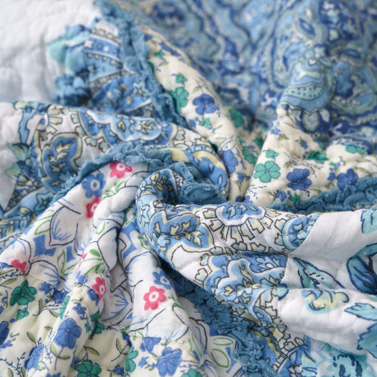 Tache Petal Dance White Blue Floral Vintage Garden Scalloped Cotton Patchwork Quilted Throw Blanket (JHW-646) Otarealm