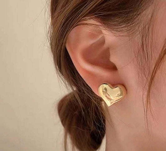 Adorable Gold or Silver Heart Stud Earrings Otarealm
