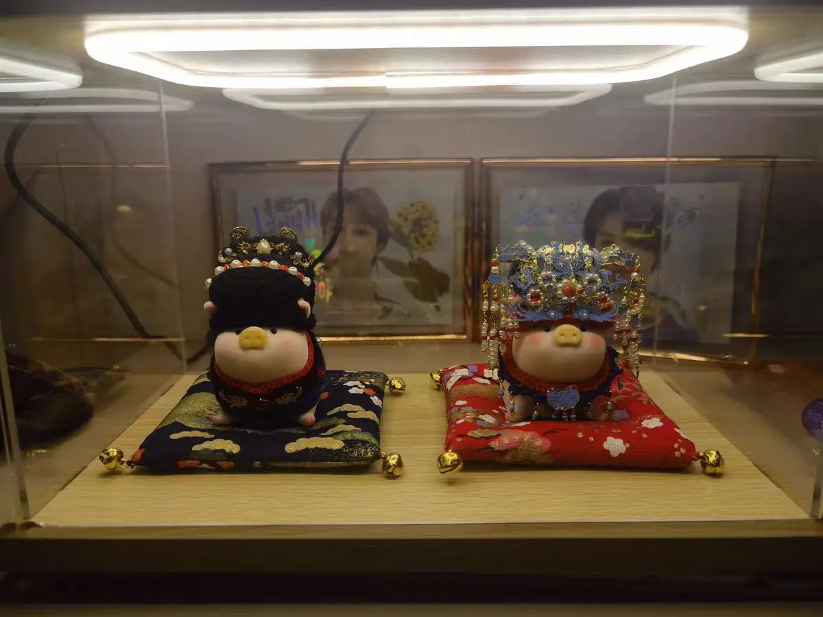 Acrylic Clear Display Case with Ring LED Lights for Action Figure Display