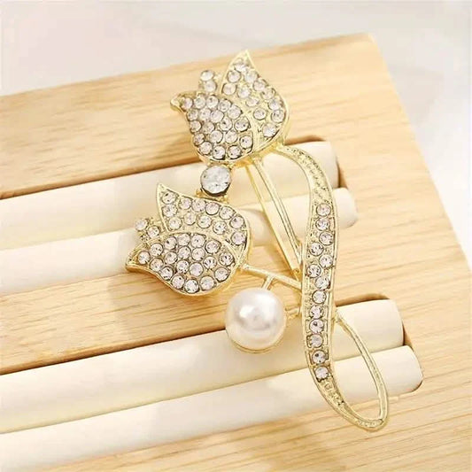 Exquisite Tulip-Shaped Faux Pearl Brooch Adorned with Artificial Diamond