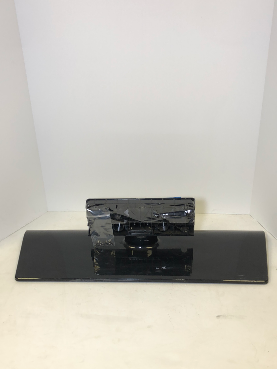 Westinghouse LD-4695 TV Stand/Base Otarealm