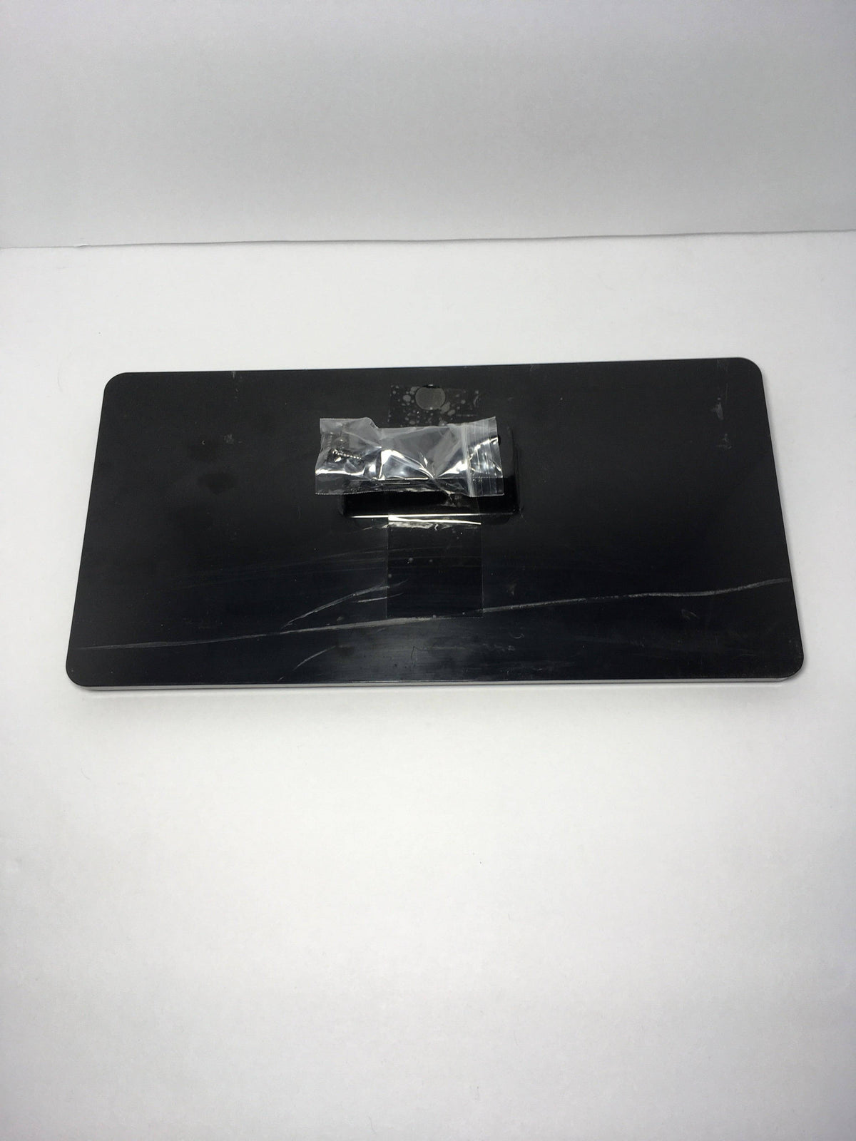 Emerson LF320FX4F TV Stand/Base Otarealm