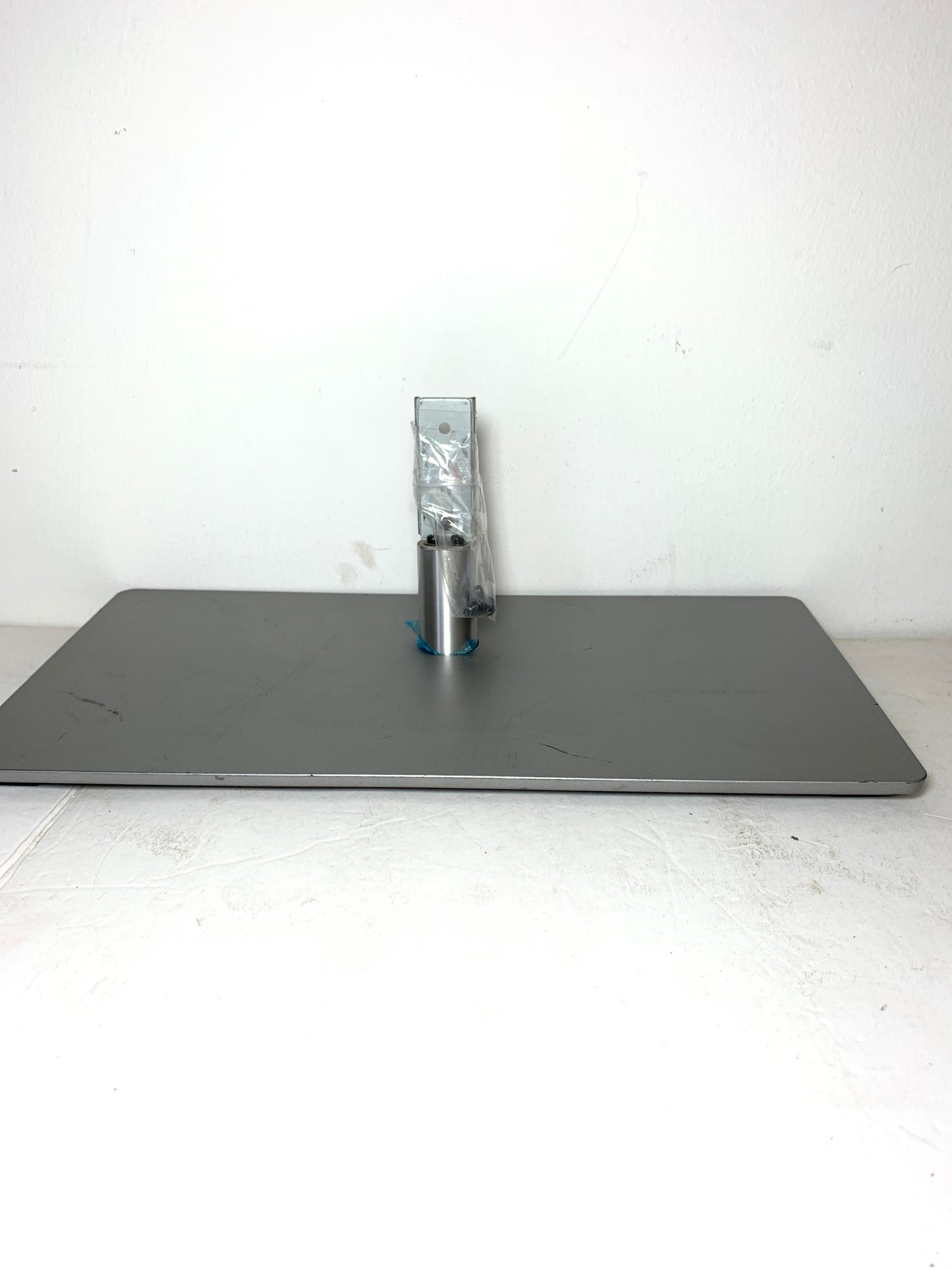 Toshiba 39L2300U TV Stand/Base