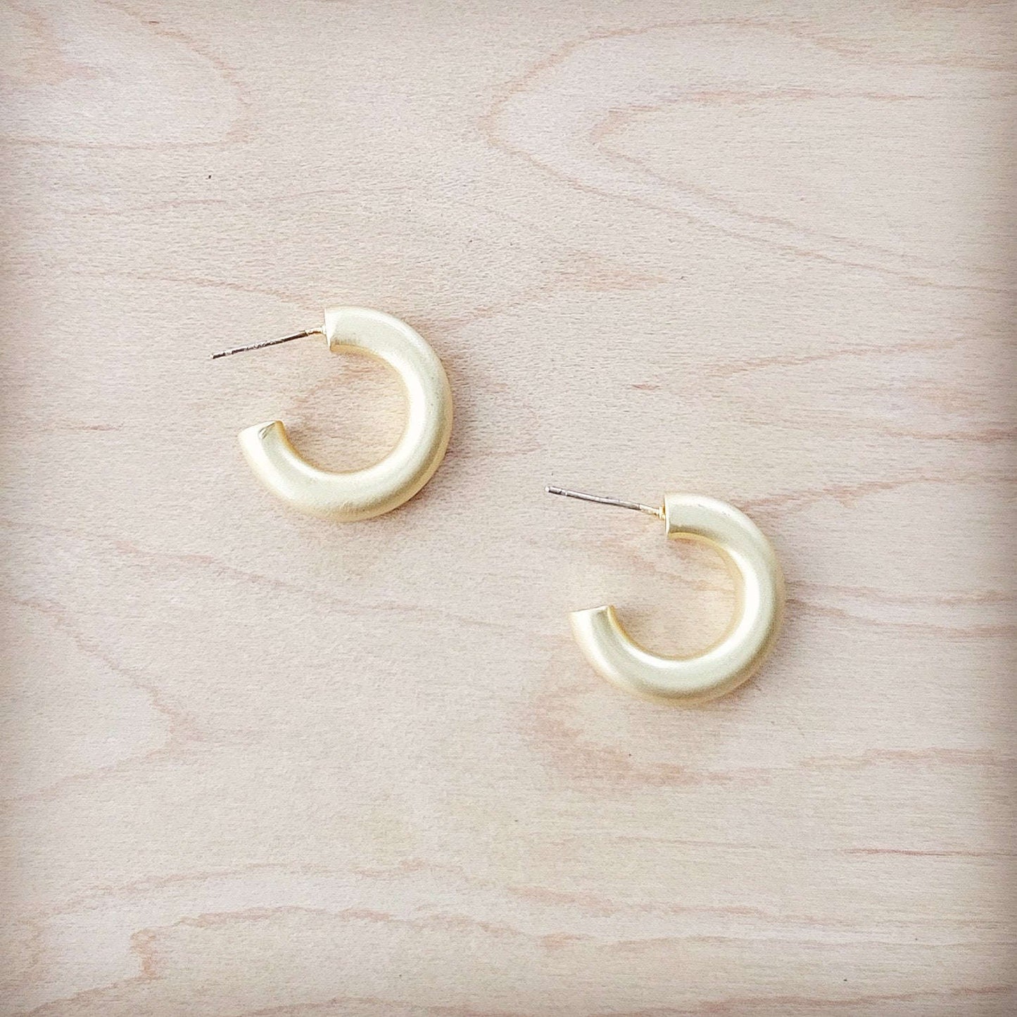 **Matte Gold Hoop Earring 200h Otarealm