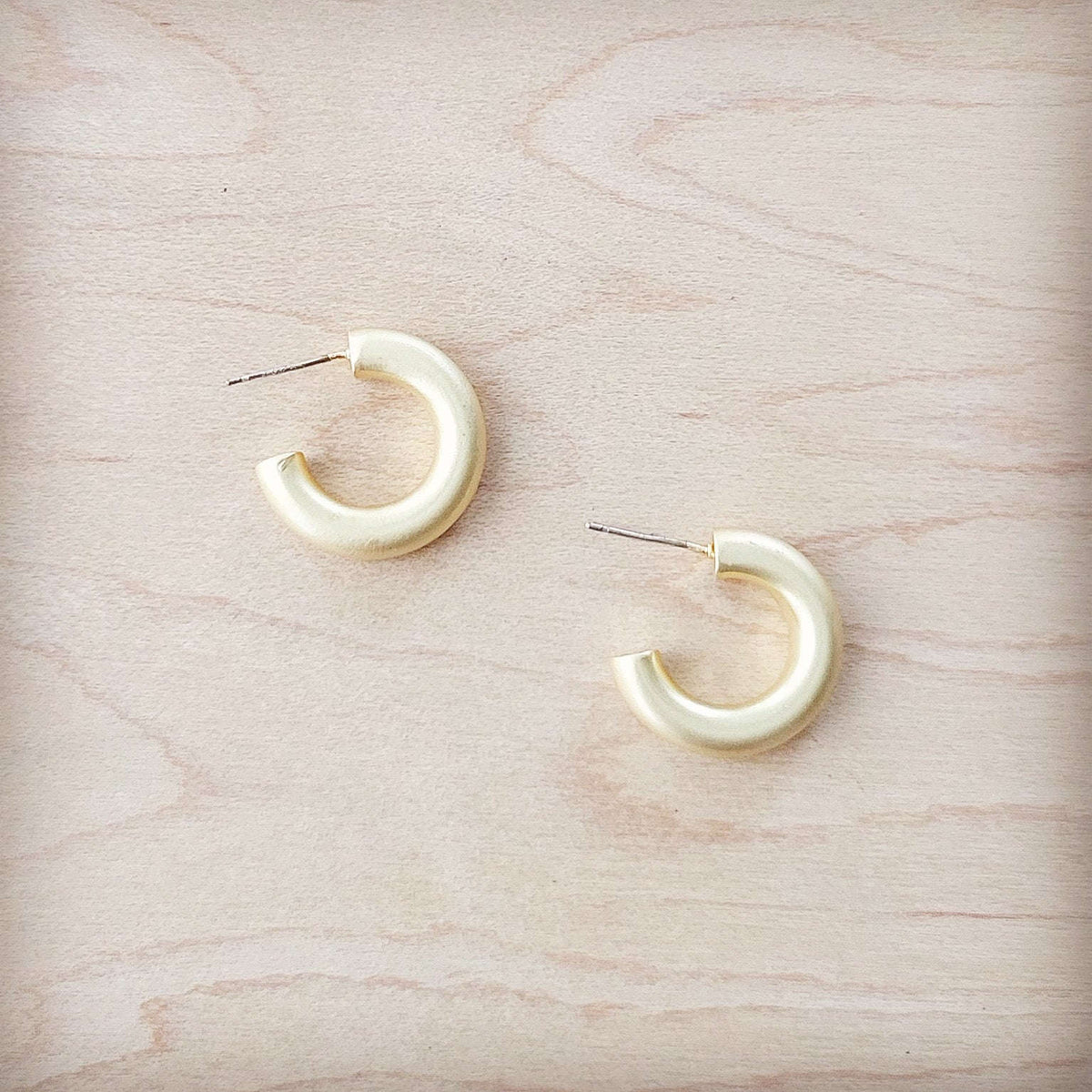 **Matte Gold Hoop Earring 200h Otarealm