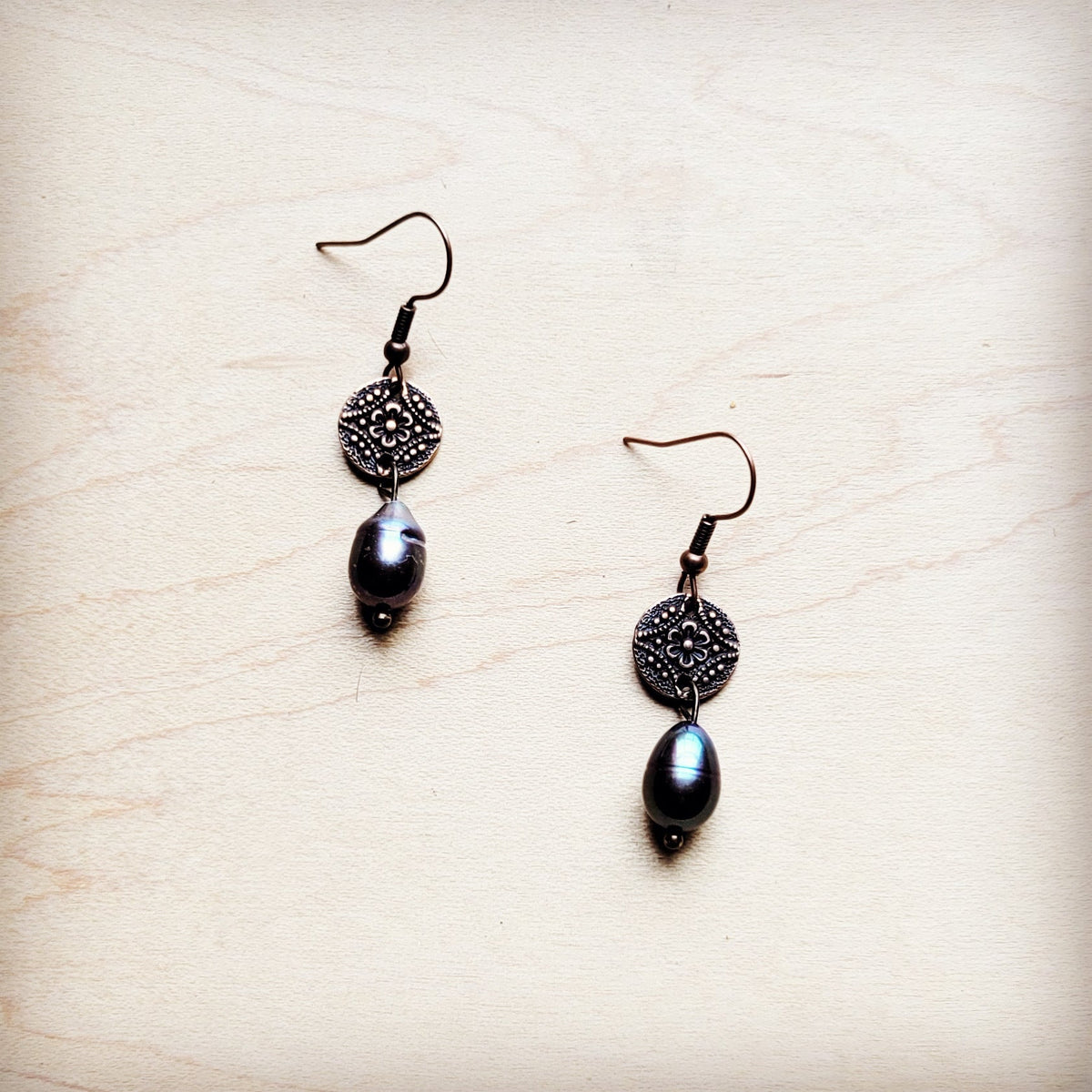 **Genuine Freshwater Gray Pearl Earrings 225j
