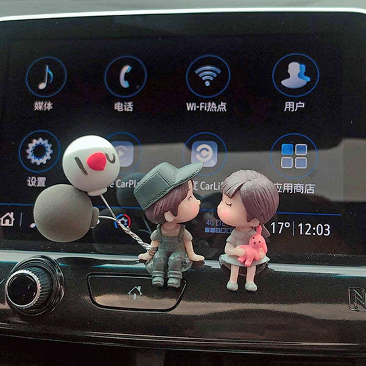 Cartoon Couple Car Decor – 4PCS Cute Resin Figurines Set