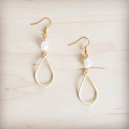 Matte Gold and Freshwater Pearl Earrings Drop 200bt