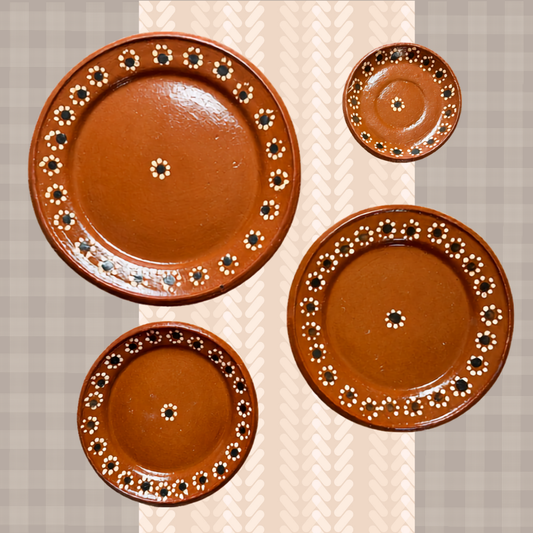Round Traditional Pottery Plates Redondo