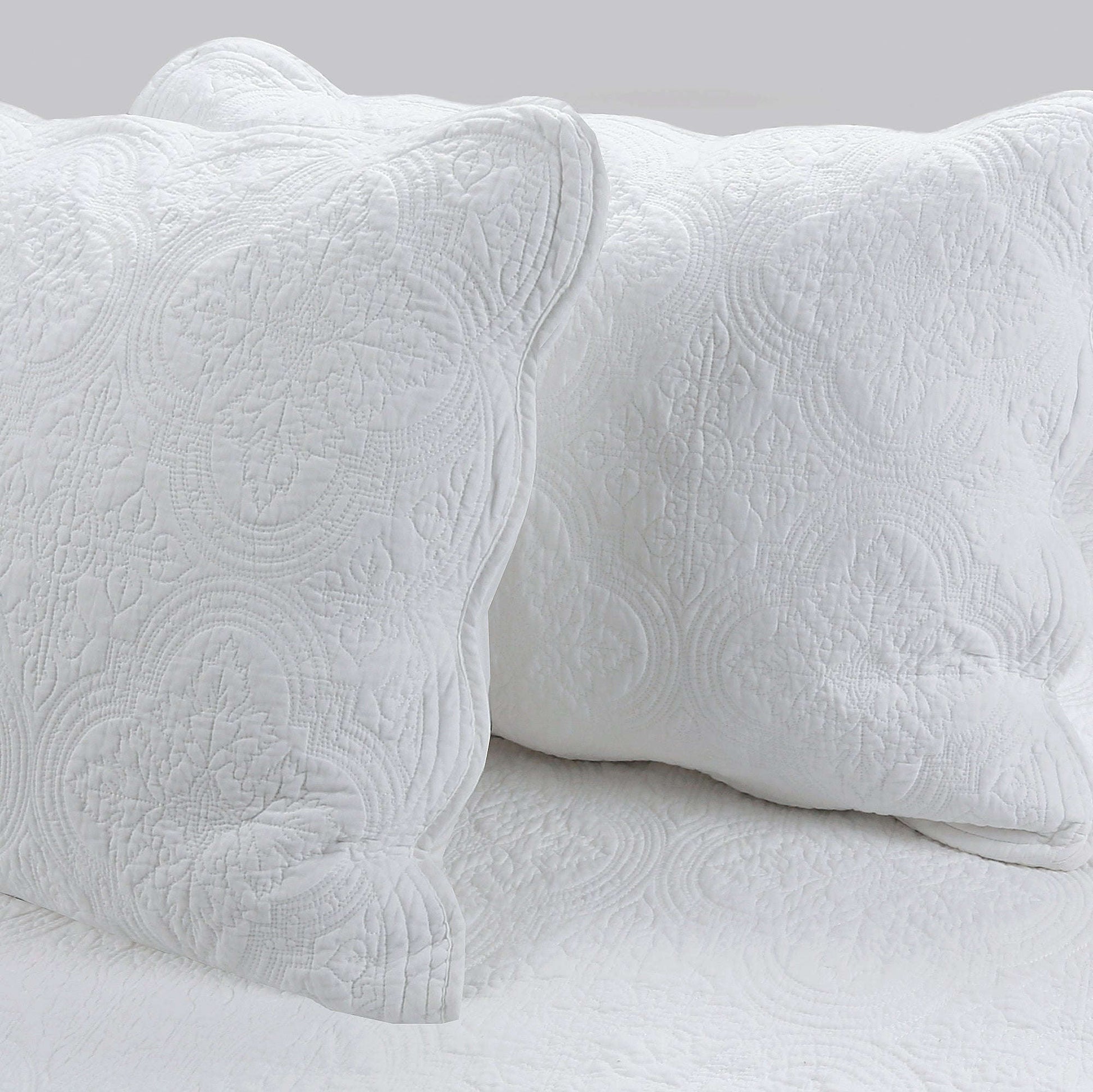 Serenity White Victorian Scalloped Medallion Floral Pure Solid 6-Piece Daybed Quilt Bedding Set Otarealm