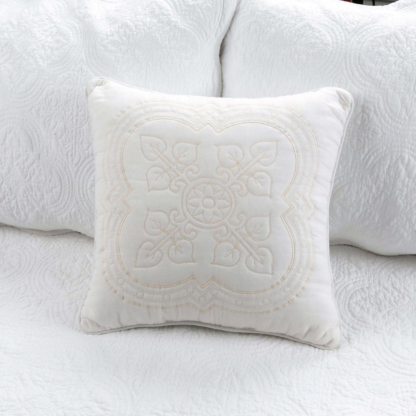 Serenity White Victorian Scalloped Medallion Floral Pure Solid 6-Piece Daybed Quilt Bedding Set Otarealm