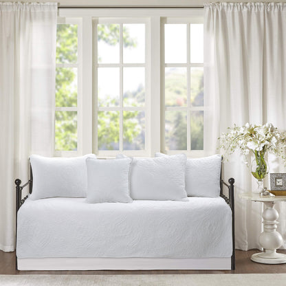 Solid White Chic Brocade Matelassé Medallion Floral Cotton Reversible Quilt Bedding Set