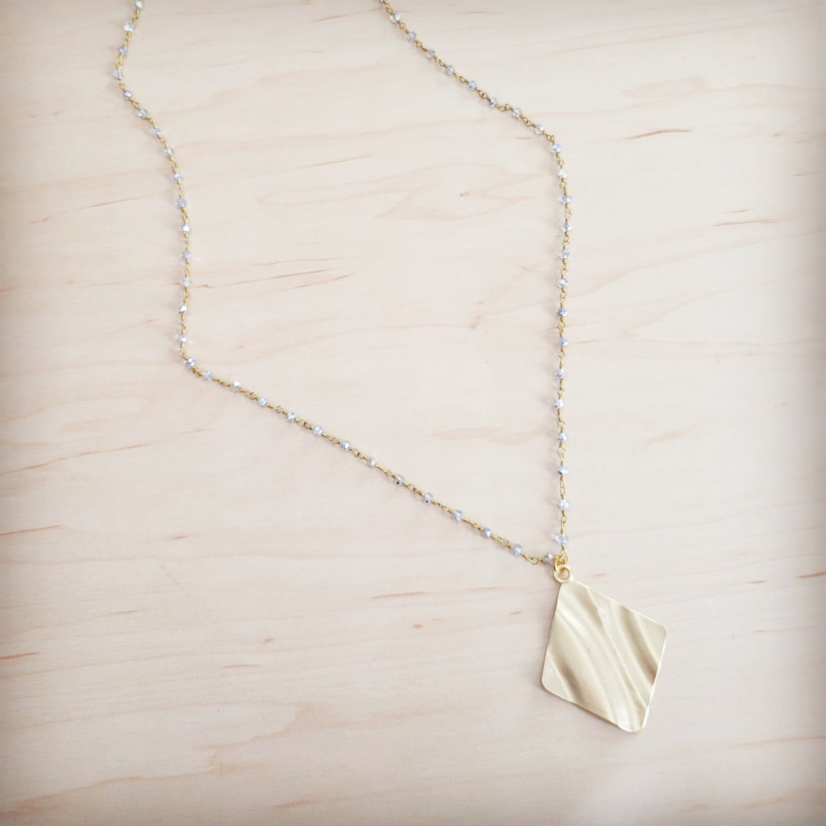 **Gilded Wave Pendant Necklace 257mb