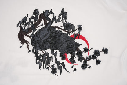 ET524 Moon Fox Embroidered Tee
