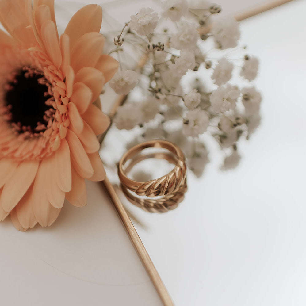 Wren Twist Ring Otarealm