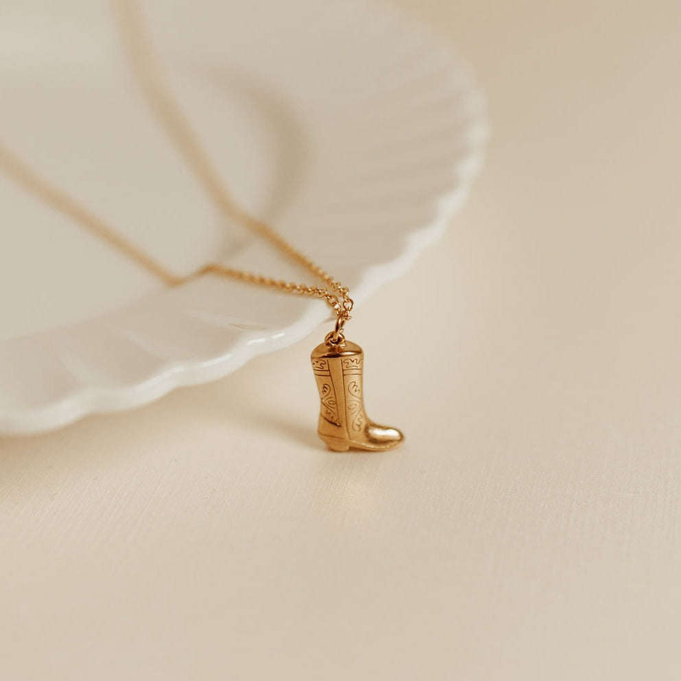 Dolly Boot Necklace Otarealm