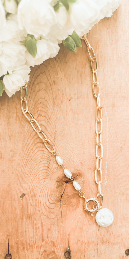 Beautiful Faux Pearl Gold Link Necklace