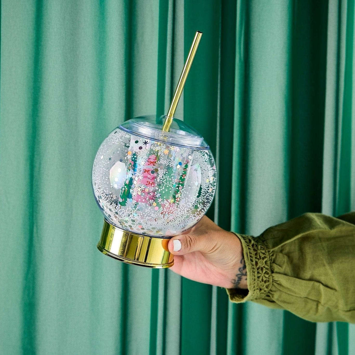 Holiday Snow Globe Sipper (Christmas Cup) Otarealm