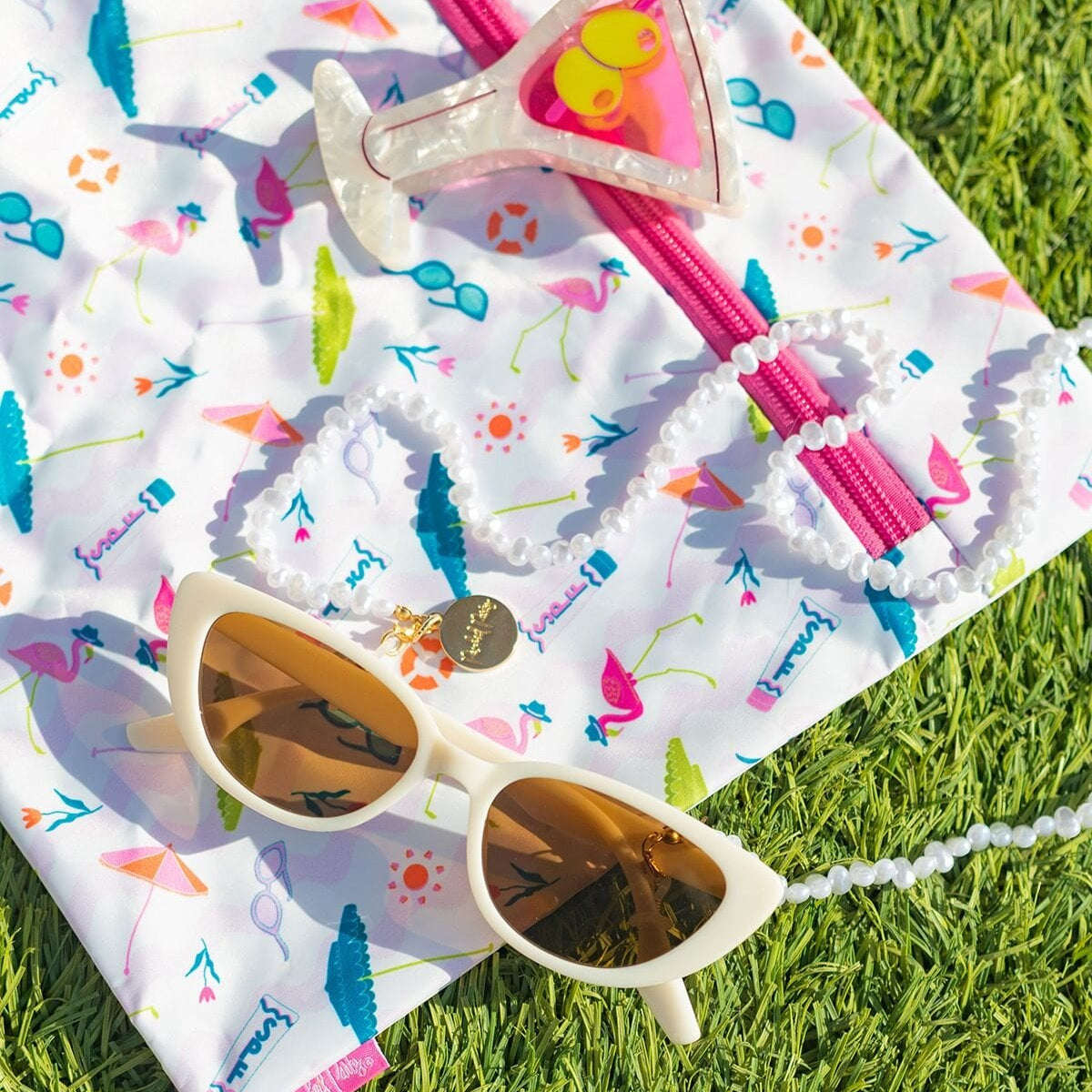 Sunny Daze Sunglasses & Pearl Strap Set Otarealm