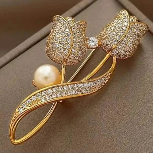 Exquisite Tulip-Shaped Faux Pearl Brooch Adorned with Artificial Diamond