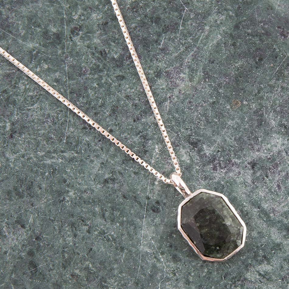 Hammered Green Seraphinite and Sterling Silver Pendant Necklace Otarealm